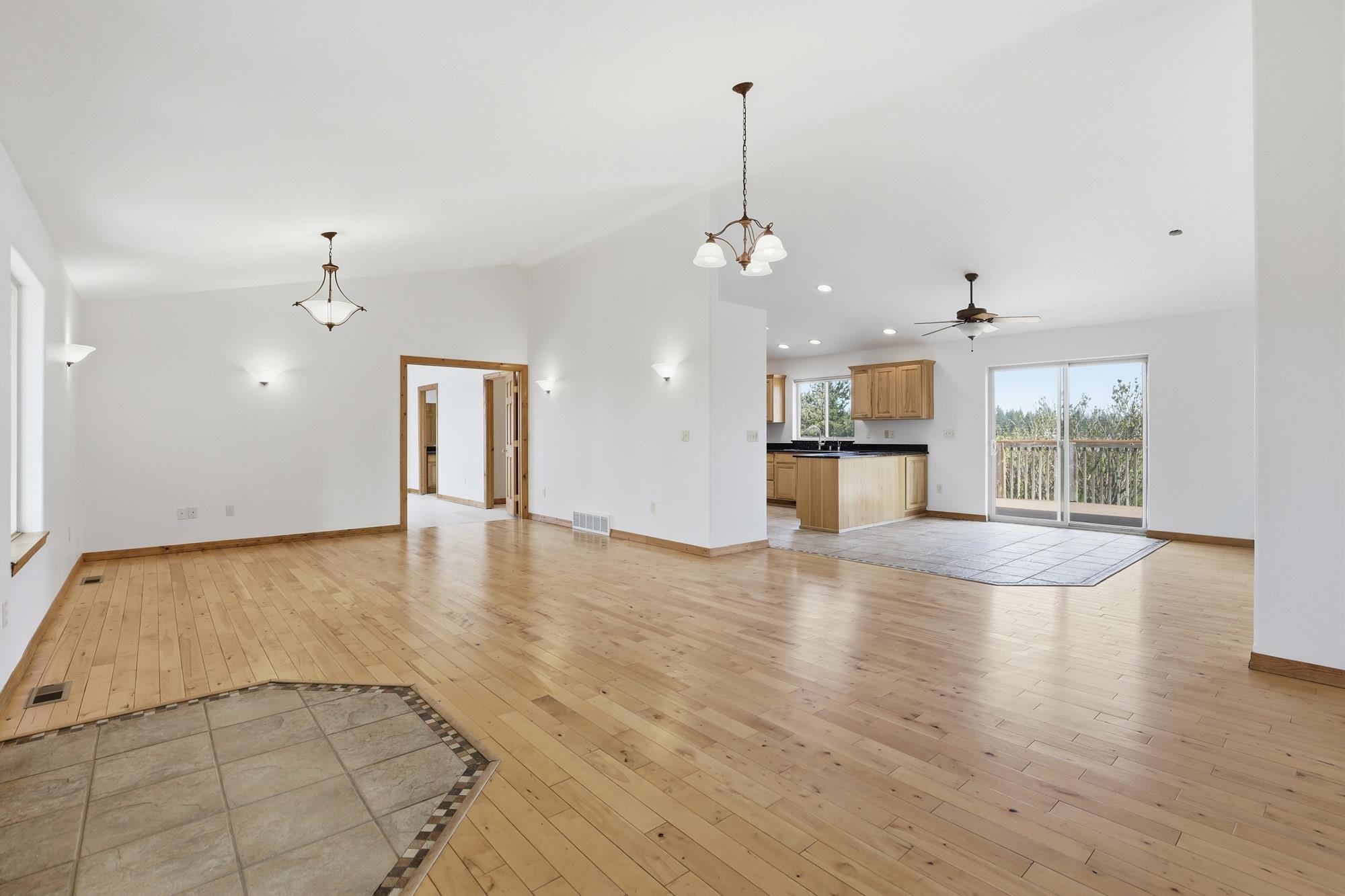 17543 South Smythe Road Spokane, WA 99224 - Photo 4 of 49