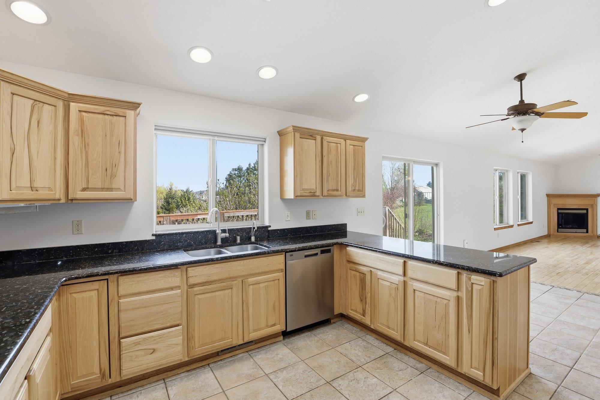 17543 South Smythe Road Spokane, WA 99224 - Photo 9 of 49
