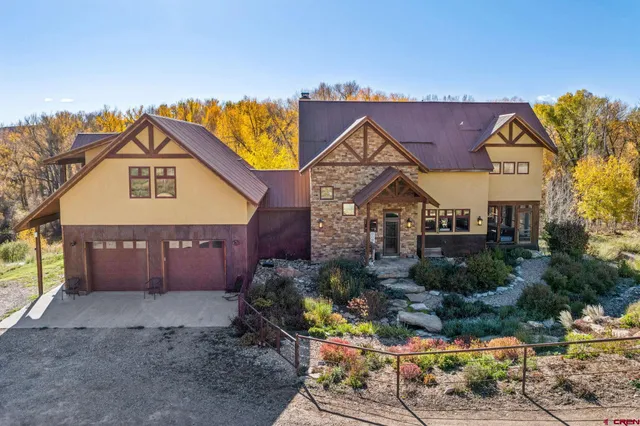 a view of a house with a small yard and plants