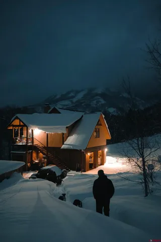 a room with lots of lights