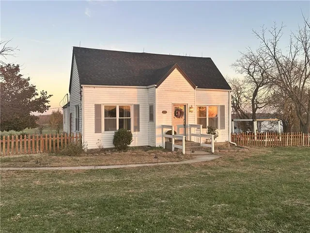 $347,500 | 231 Southwest 951st Road, Holden, MO 64040