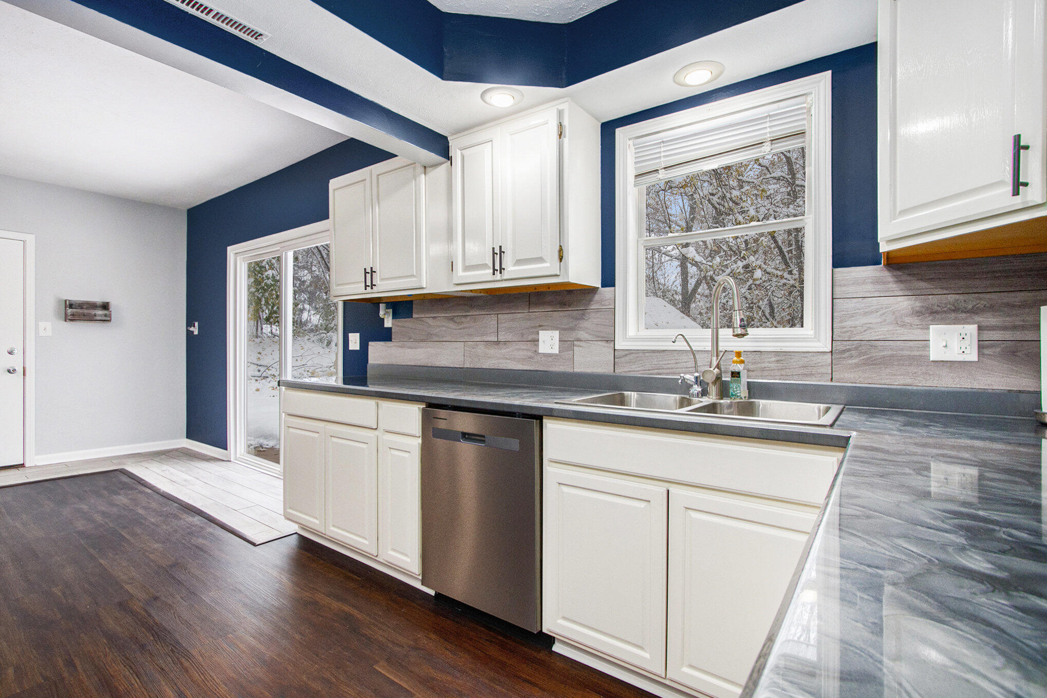 1230 Thomson Road Niles, MI 49120 - Photo 14 of 44 011_img_4166_771