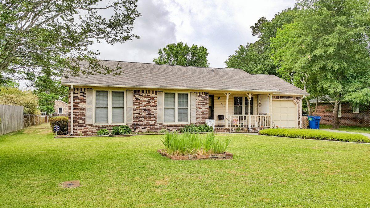 820 Beauregard Road Summerville, SC 29486 - Photo 3 of 25 3