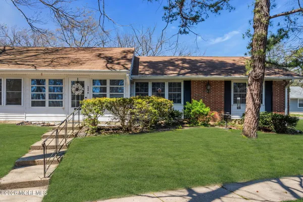 $235,000 | 500 B Thornbury Court, Unit B, Lakewood, NJ 08701