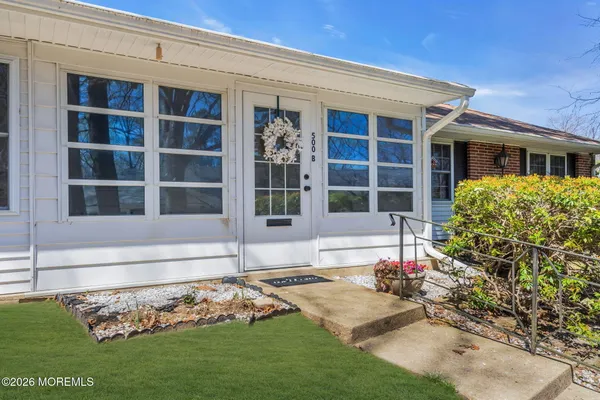 $235,000 | 500 B Thornbury Court, Unit B, Lakewood, NJ 08701