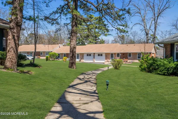$235,000 | 500 B Thornbury Court, Unit B, Lakewood, NJ 08701