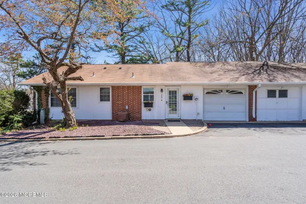 $235,000 | 500 B Thornbury Court, Unit B, Lakewood, NJ 08701