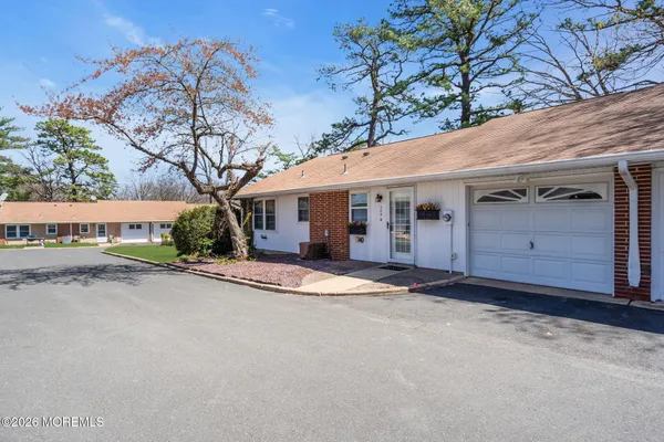 $235,000 | 500 B Thornbury Court, Unit B, Lakewood, NJ 08701