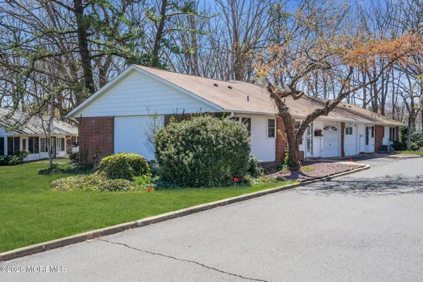 $235,000 | 500 B Thornbury Court, Unit B, Lakewood, NJ 08701