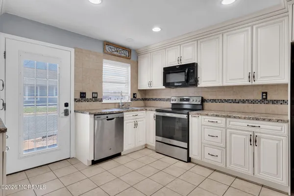 $235,000 | 500 B Thornbury Court, Unit B, Lakewood, NJ 08701