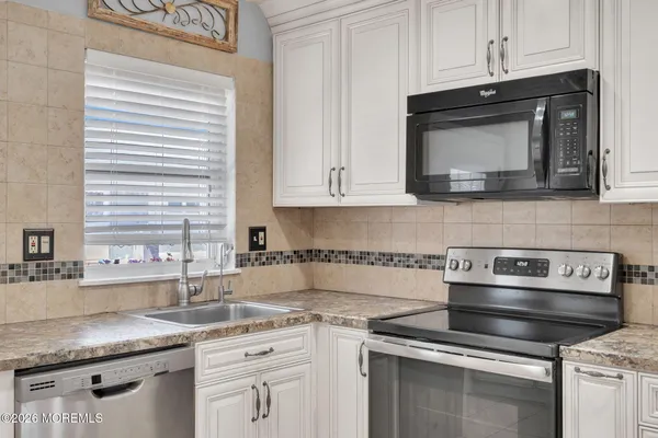 $235,000 | 500 B Thornbury Court, Unit B, Lakewood, NJ 08701