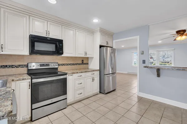 $235,000 | 500 B Thornbury Court, Unit B, Lakewood, NJ 08701