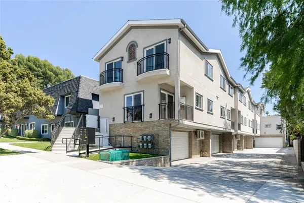 $4,450 | 1961 Waltonia Drive, Unit 102, Montrose, CA 91020