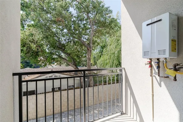 $4,450 | 1961 Waltonia Drive, Unit 102, Montrose, CA 91020