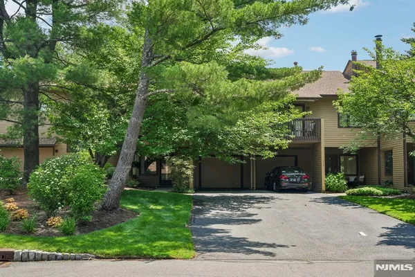 $499,000 | 220 Mountainview Drive, Unit 220, Mahwah, NJ 07430