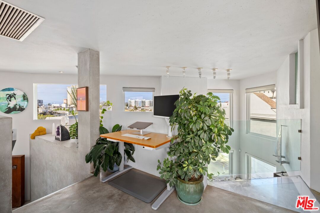 24 Eastwind Street, Unit 2 Marina del Rey, CA 90292 - Photo 11 of 46