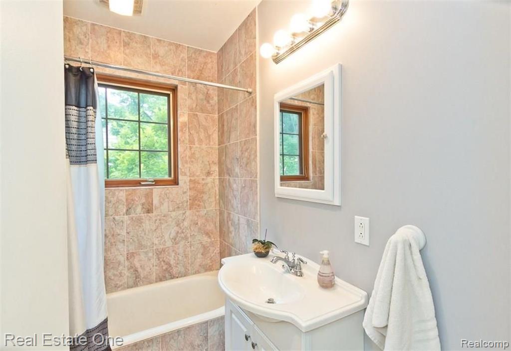 3947 Wakefield Road Berkley, MI 48072 - Photo 17 of 40