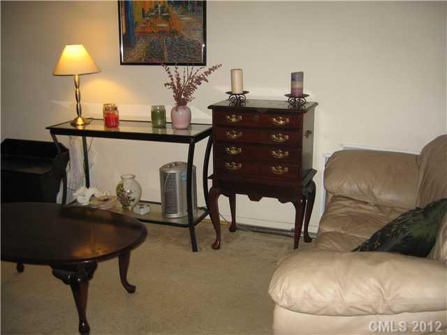 6043 Heath Valley Road, Unit H Charlotte, NC 28210 - Photo 5 of 13 Gallery Image 5