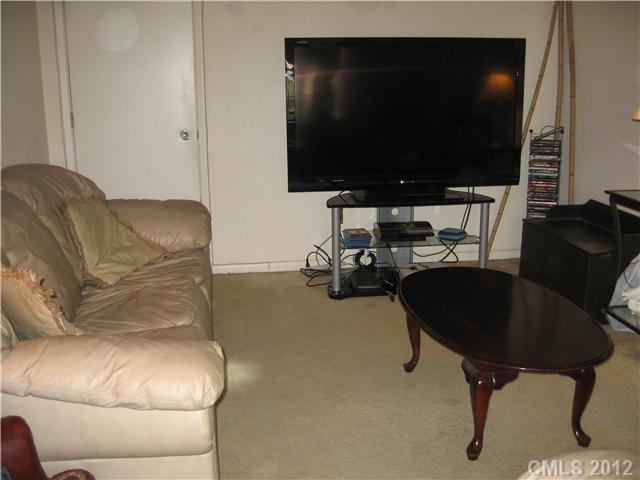 6043 Heath Valley Road, Unit H Charlotte, NC 28210 - Photo 6 of 13 Gallery Image 6