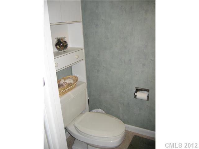 6043 Heath Valley Road, Unit H Charlotte, NC 28210 - Photo 8 of 13 Gallery Image 8