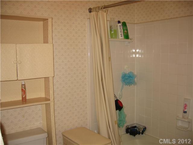 6043 Heath Valley Road, Unit H Charlotte, NC 28210 - Photo 9 of 13 Gallery Image 9