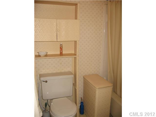 6043 Heath Valley Road, Unit H Charlotte, NC 28210 - Photo 10 of 13 Gallery Image 10