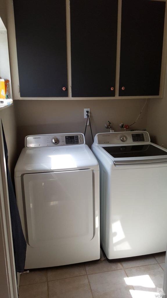 6392 White Street Simi Valley, CA 93063 - Photo 21 of 30 a utility room with dryer and washer