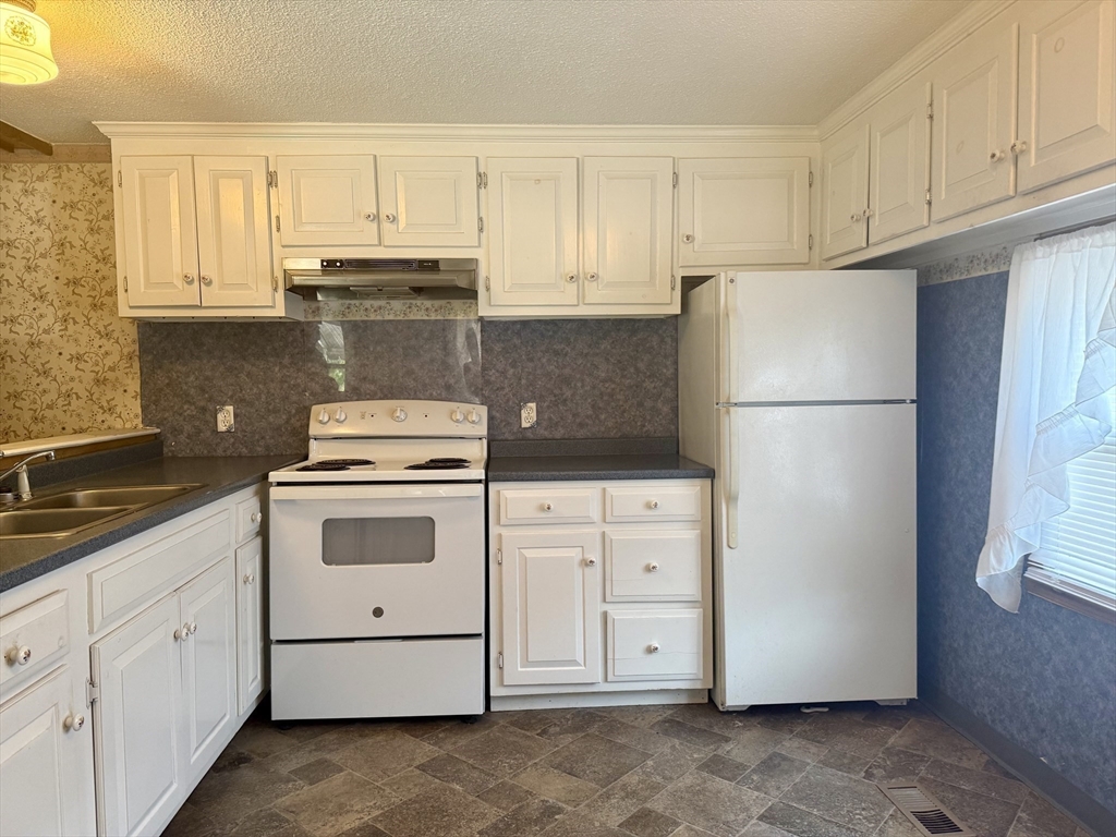 189 Springfield Road, Unit 2 Westfield, MA 01085 - Photo 5 of 19