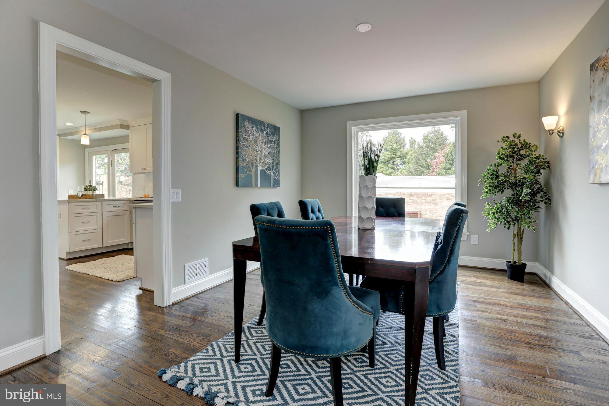9225 Wooden Bridge Road Potomac, MD 20854 - Photo 8 of 30 Dining Room