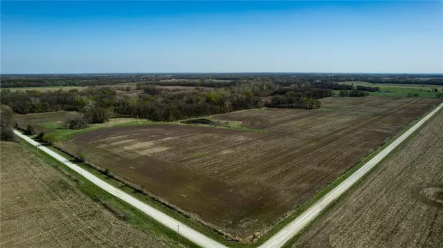 $1,520,000 | 10002 Northwest County Road 10002 N/a, Amsterdam, MO 64723