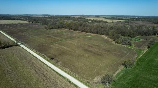 $1,520,000 | 10002 Northwest County Road 10002 N/a, Amsterdam, MO 64723