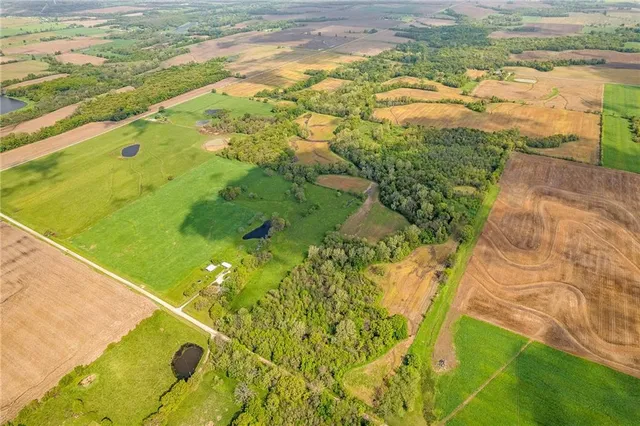 $1,520,000 | 10002 Northwest County Road 10002 N/a, Amsterdam, MO 64723