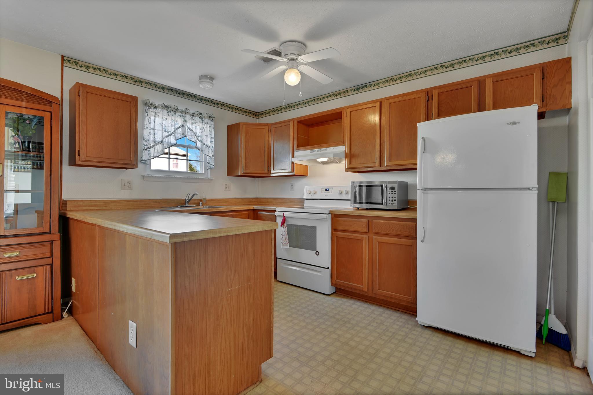 330 Rambling Ridge Court, Unit 330 Pasadena, MD 21122 - Photo 3 of 28 Kitchen