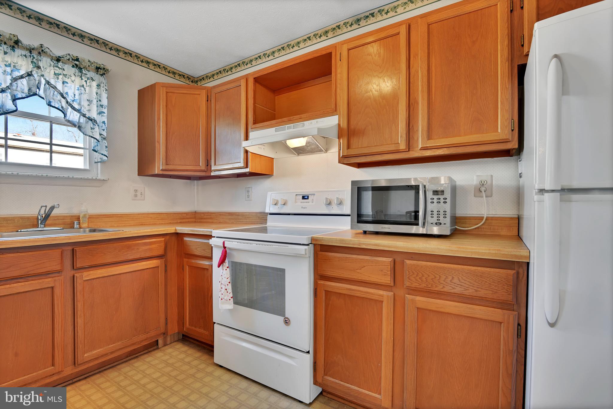 330 Rambling Ridge Court, Unit 330 Pasadena, MD 21122 - Photo 9 of 28 Kitchen