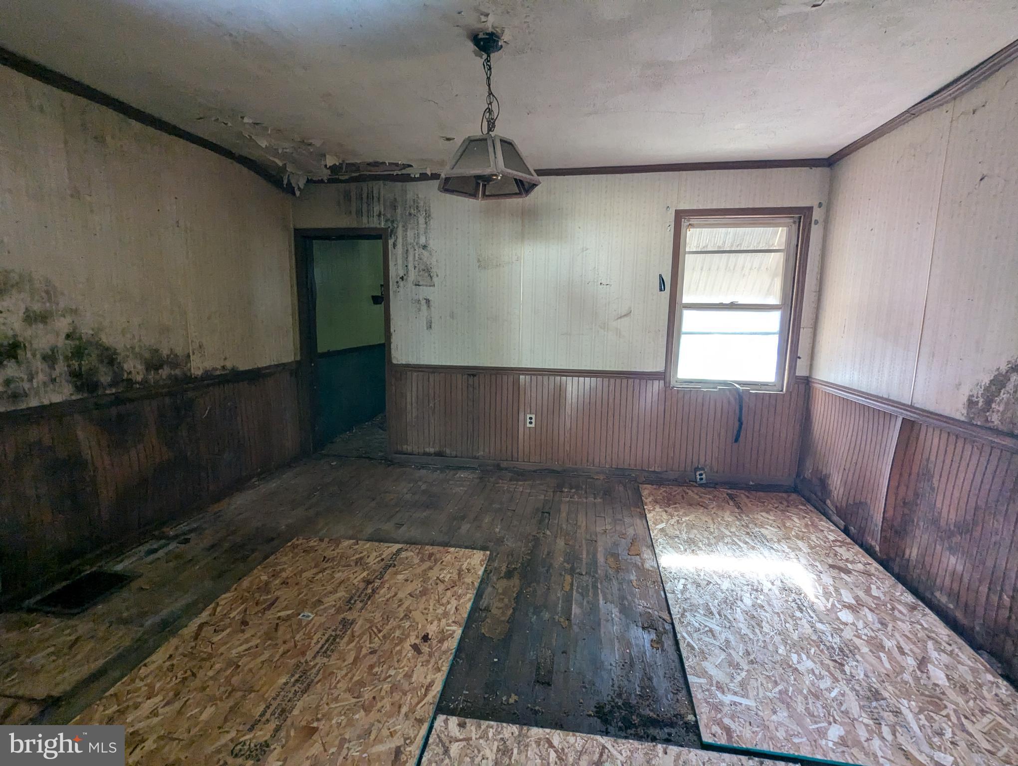 7021 Dunbar Road Baltimore, MD 21222 - Photo 6 of 17 Dining Room