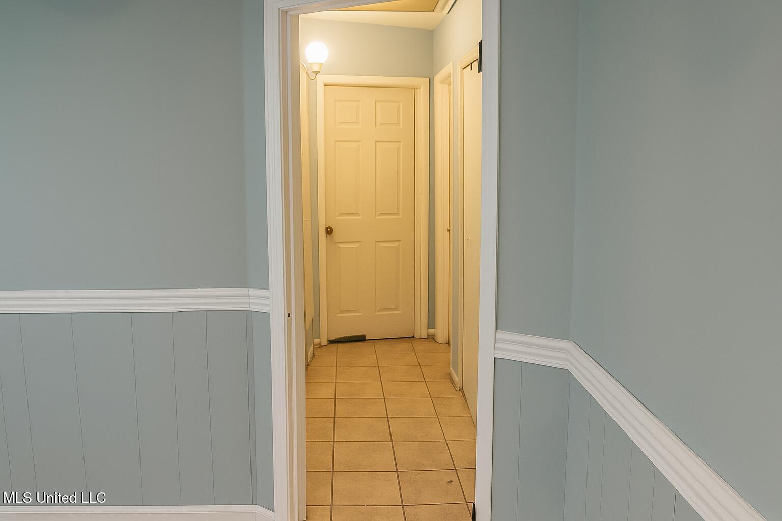 1066 Maria Drive Jackson, MS 39204 - Photo 3 of 7 Hallway