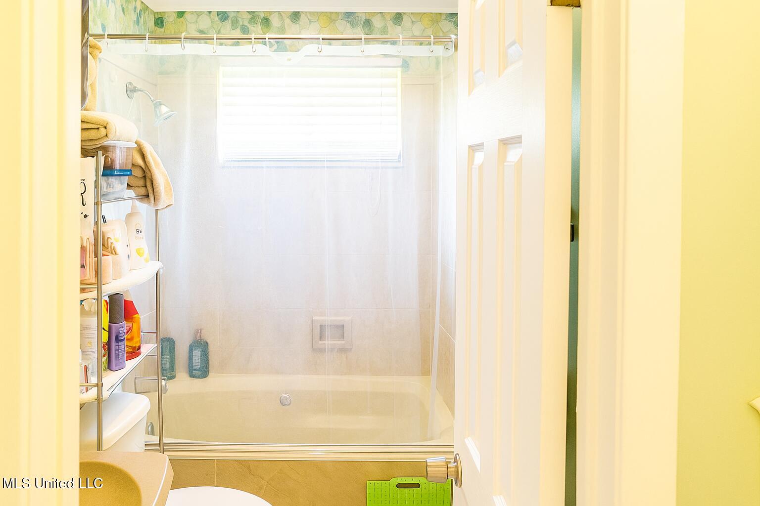 1066 Maria Drive Jackson, MS 39204 - Photo 4 of 7 Bathroom