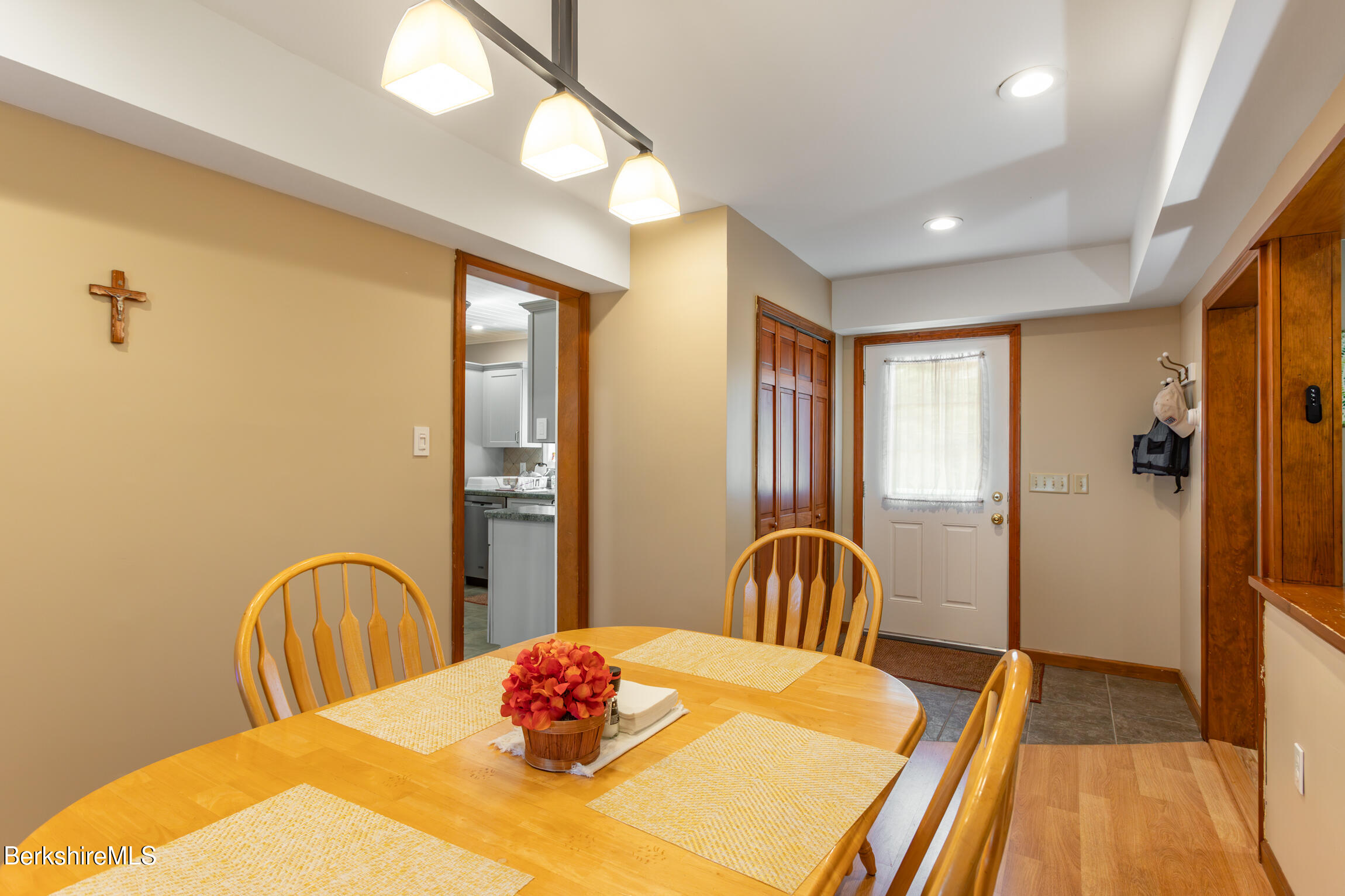 561 Pecks Road Pittsfield, MA 01201 - Photo 15 of 32 Dining Room