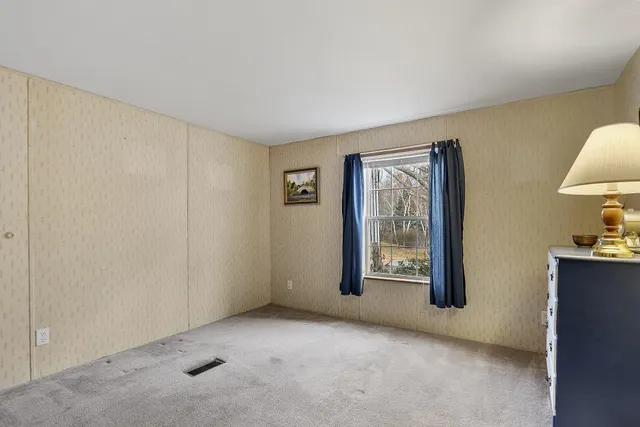 $299,000 | 53 Oak Drive, North Hampton, NH 03862