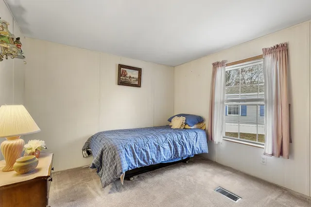 $299,000 | 53 Oak Drive, North Hampton, NH 03862