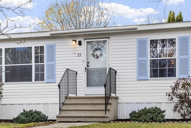 $299,000 | 53 Oak Drive, North Hampton, NH 03862