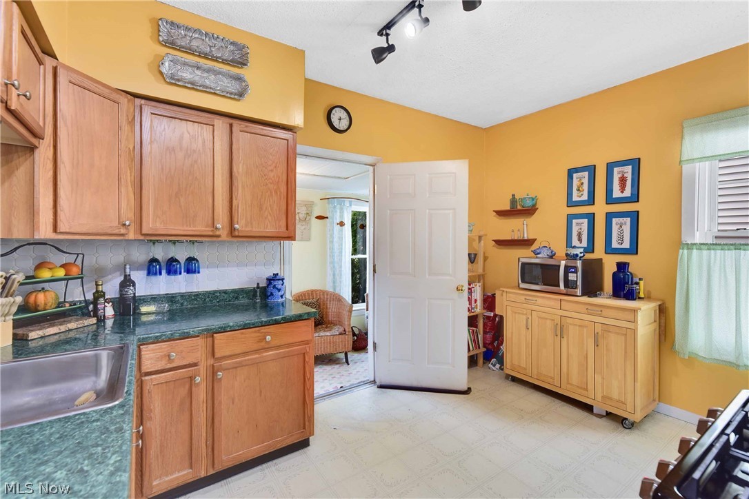11940 Triskett Road Cleveland, OH 44111 - Photo 12 of 34 Gallery Image 12