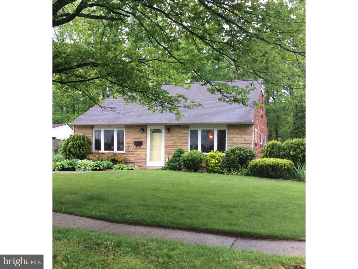942 Chesterfield Road Barrington, NJ 08033 - Photo 1 of 22 Exterior Front