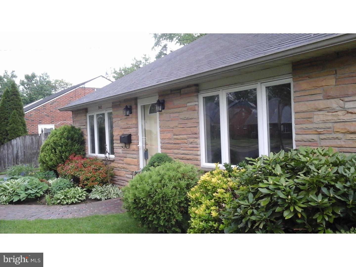 942 Chesterfield Road Barrington, NJ 08033 - Photo 3 of 22 Exterior Front