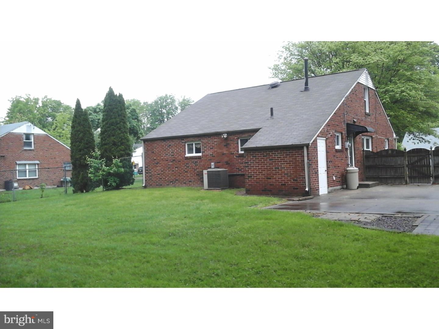 942 Chesterfield Road Barrington, NJ 08033 - Photo 4 of 22 Exterior Back