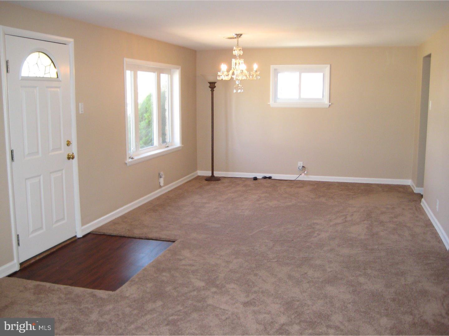 942 Chesterfield Road Barrington, NJ 08033 - Photo 6 of 22 Dining Room