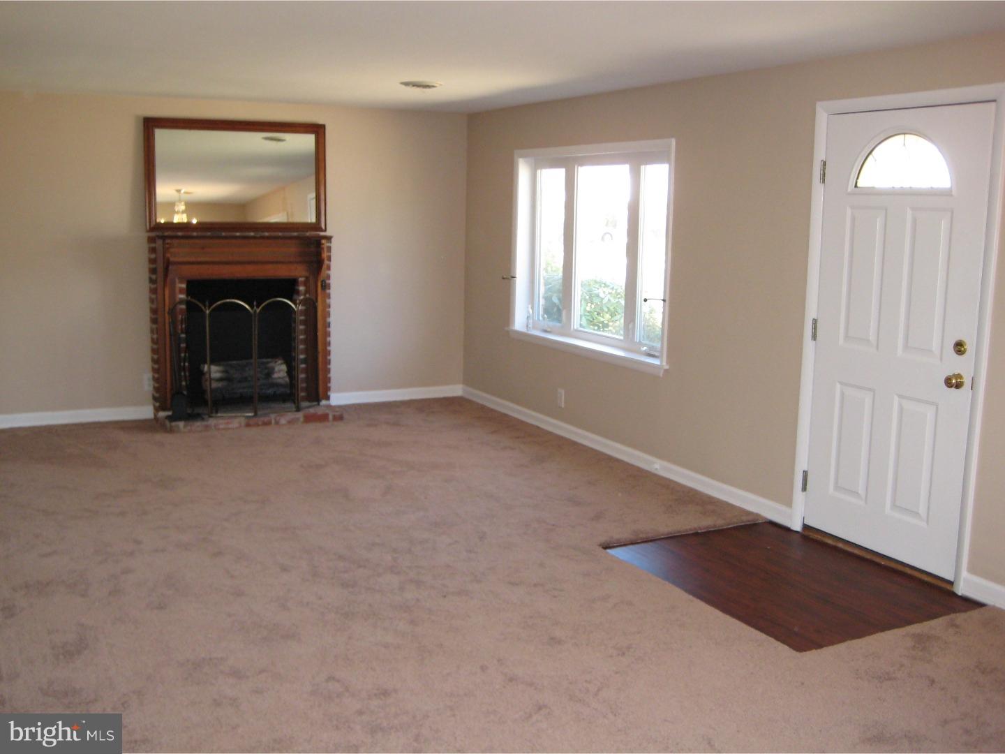 942 Chesterfield Road Barrington, NJ 08033 - Photo 7 of 22 Living Room