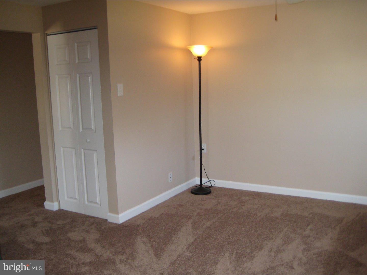 942 Chesterfield Road Barrington, NJ 08033 - Photo 8 of 22 Family Room