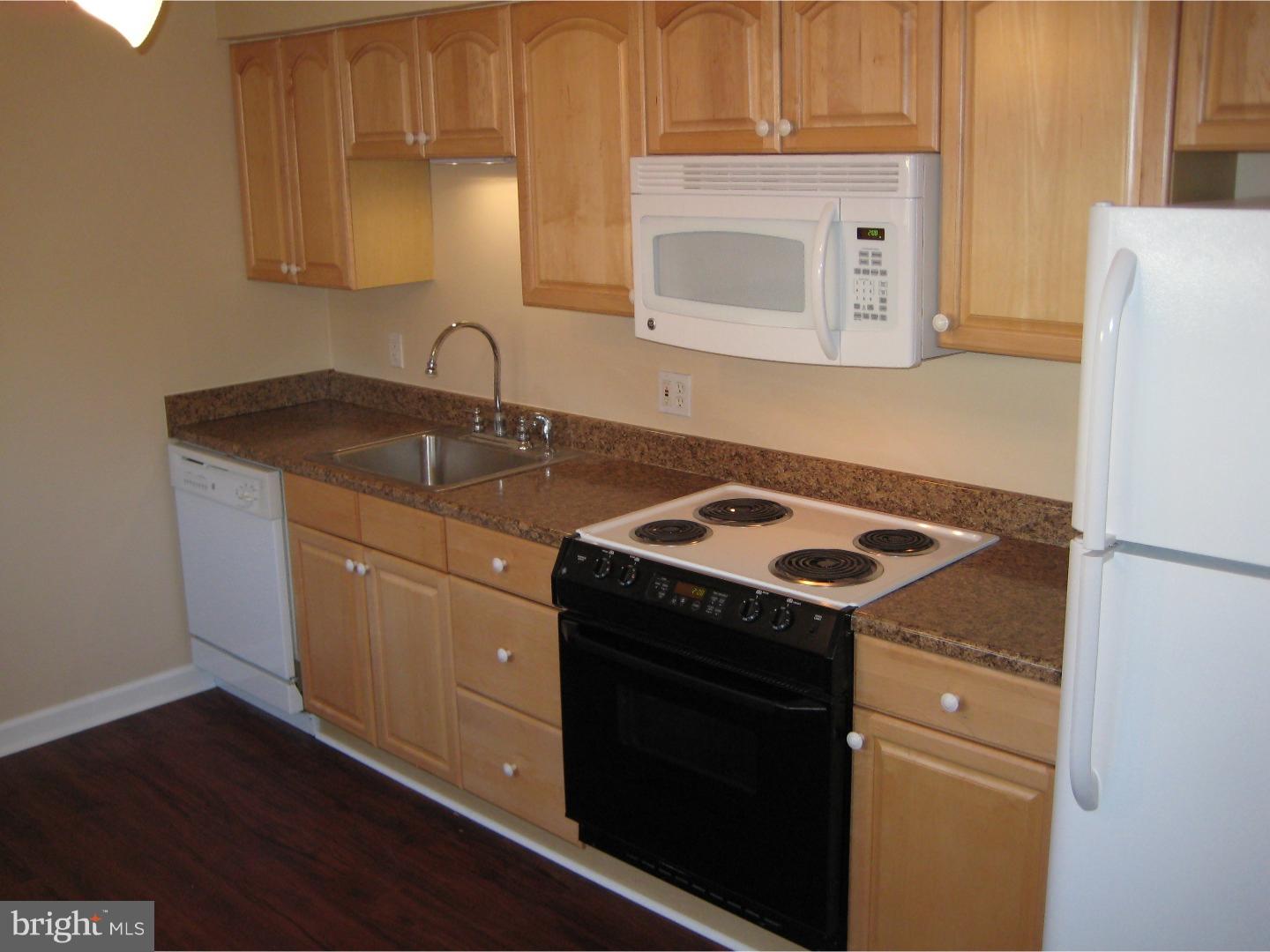 942 Chesterfield Road Barrington, NJ 08033 - Photo 10 of 22 Kitchen