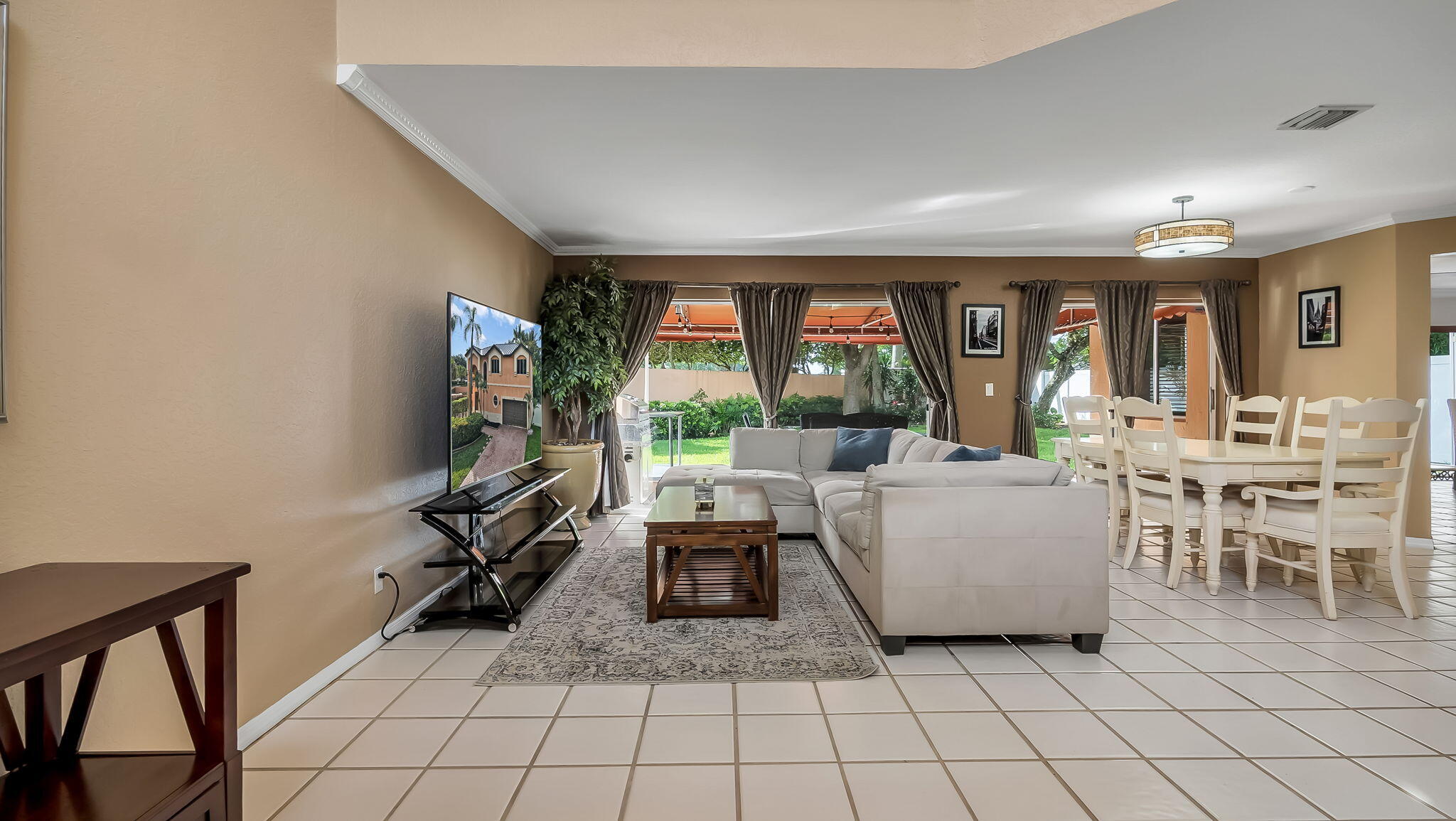2510 Rampart Way South Hollywood, FL 33026 - Photo 4 of 33 10-web-or-mls-DSC08852